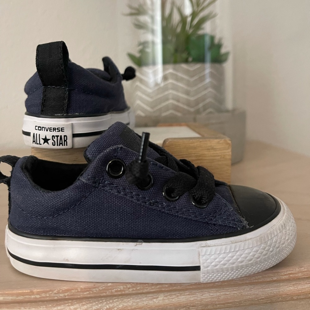 Size 5 navy blue slip on converse